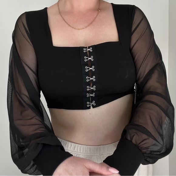 Boohoo Hook Closure Cropped Top NWT - Picture 4 of 4